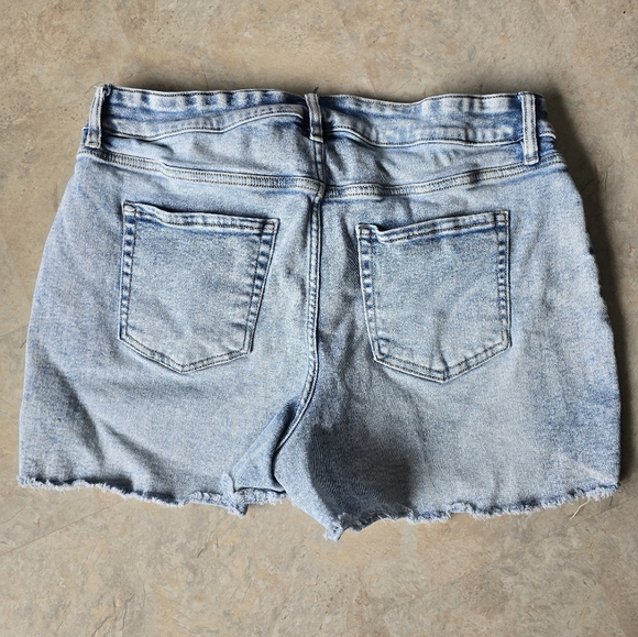 Ava & Viv cut off shorts size 16W - Picture 3 of 3